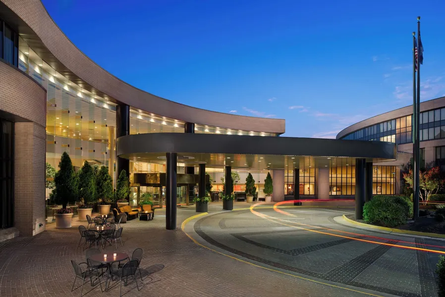 DoubleTree by Hilton Washington Dulles Airport hotel detail image 2