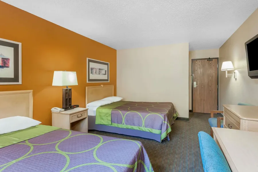Super 8 by Wyndham Charlotte/Amusement Park Area hotel detail image 6