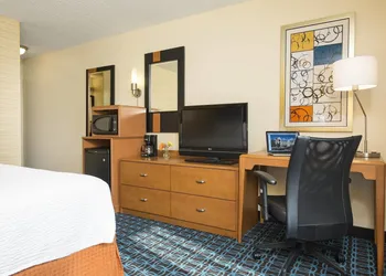 Fairfield Inn & Suites Bloomington hotel thumbnail 8