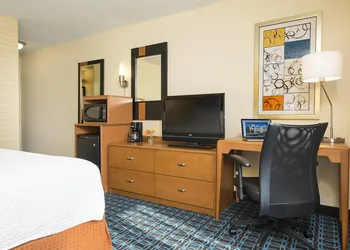 Fairfield Inn & Suites by Marriott Bloomington hotel thumbnail 4