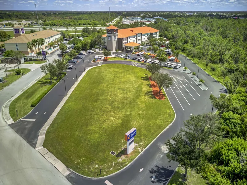 Comfort Inn & Suites hotel detail image 2