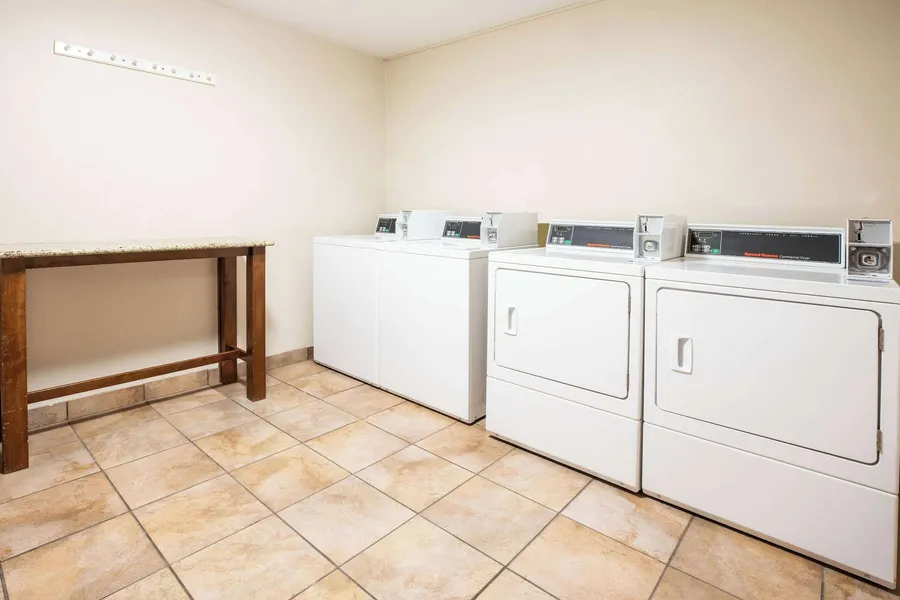 La Quinta Inn & Suites by Wyndham Grants Pass hotel detail image 6