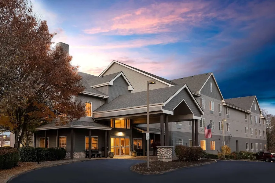 La Quinta Inn & Suites by Wyndham Eugene hotel detail image 2