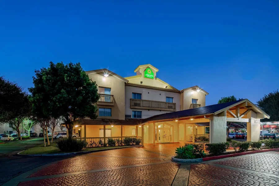 La Quinta Inn & Suites by Wyndham Irvine Spectrum hotel detail image 2