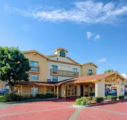 La Quinta Inn & Suites by Wyndham Irvine Spectrum hotel detail image 3
