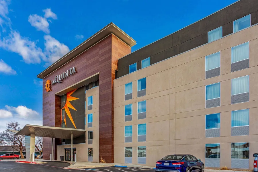 La Quinta Inn & Suites by Wyndham Lubbock West Medical Centr hotel detail image 2