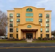 La Quinta Inn & Suites by Wyndham Garden City hotel detail image 4