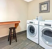 La Quinta Inn & Suites by Wyndham Midwest City - Tinker AFB hotel detail image 3