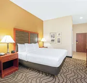 La Quinta Inn & Suites by Wyndham Midwest City - Tinker AFB hotel detail image 7