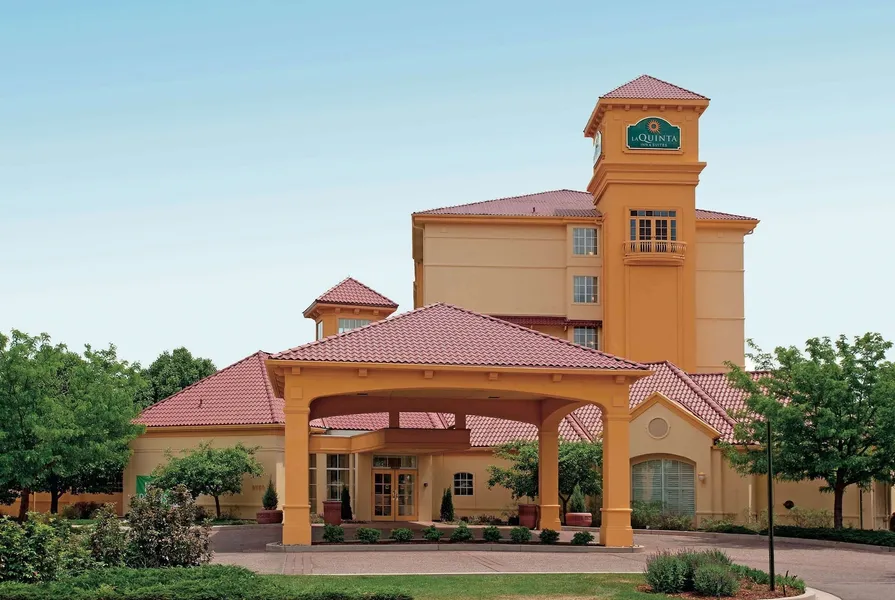La Quinta Inn & Suites by Wyndham Colorado Springs South AP hotel detail image 6