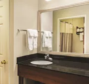 La Quinta Inn & Suites by Wyndham Louisville East hotel detail image 7