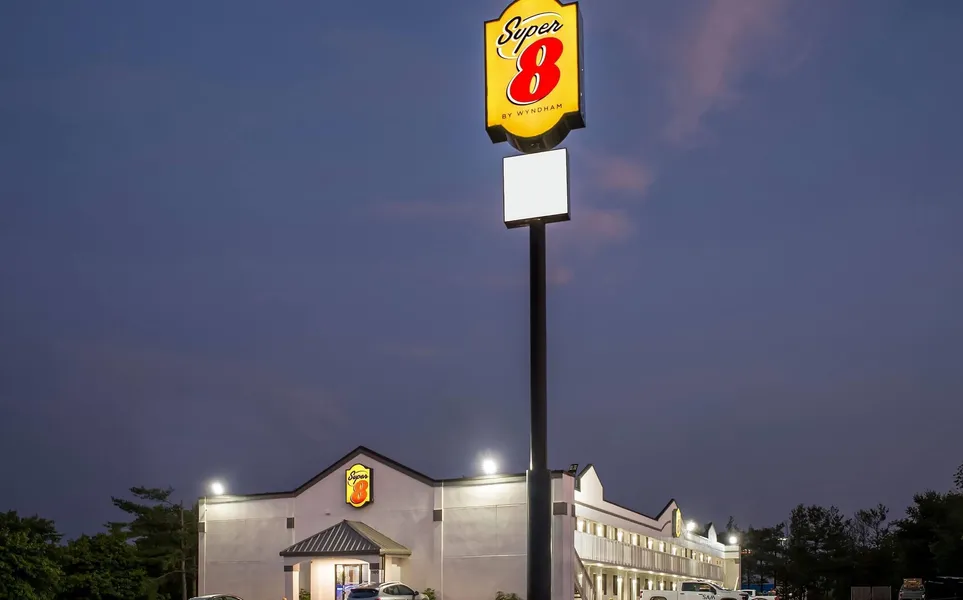 Super 8 by Wyndham Brownsburg hotel detail image 6