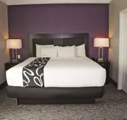 La Quinta Inn & Suites by Wyndham Pearland - Houston South hotel detail image 7