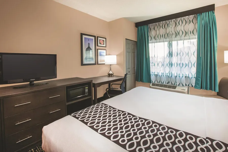 La Quinta Inn by Wyndham Indianapolis North at Pyramids hotel detail image 6