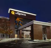 La Quinta Inn & Suites by Wyndham Detroit Utica hotel detail image 3