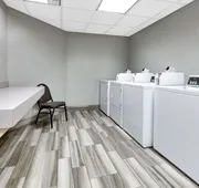 La Quinta Inn & Suites by Wyndham Dallas North Central hotel detail image 7
