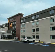 La Quinta Inn & Suites by Wyndham Portland DT/Maine Med hotel detail image 3