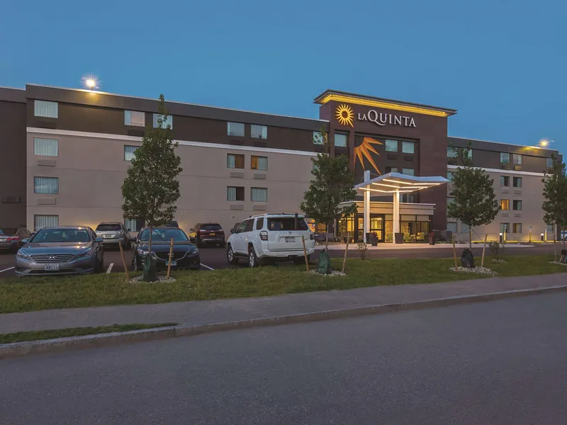 La Quinta Inn & Suites by Wyndham Portland DT/Maine Med hotel detail image 6