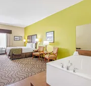 La Quinta Inn & Suites by Wyndham Corpus Christi Airport hotel detail image 7