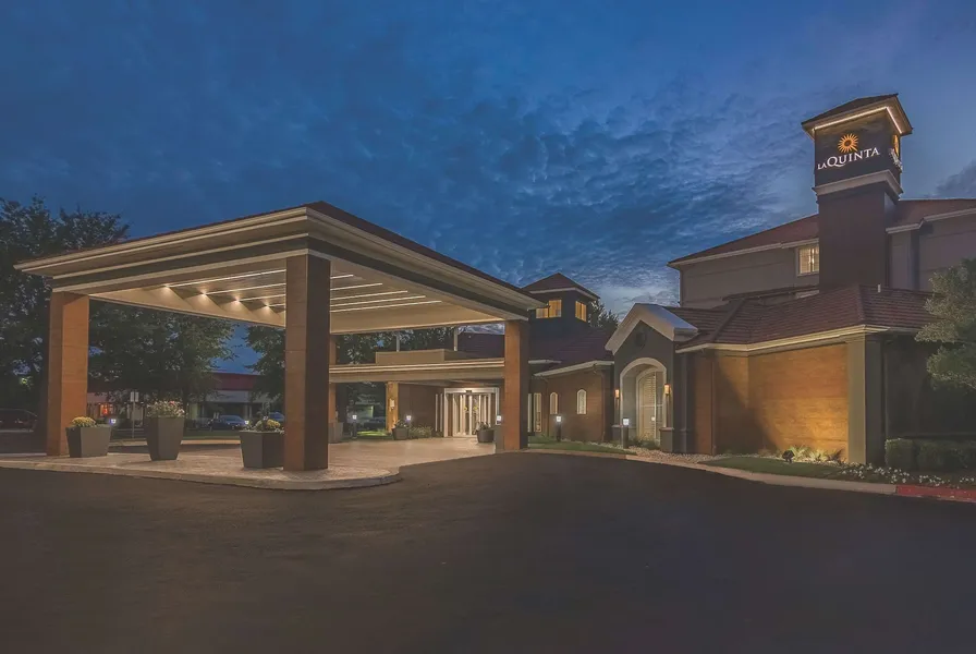 La Quinta Inn & Suites by Wyndham Oklahoma City Norman hotel detail image 2