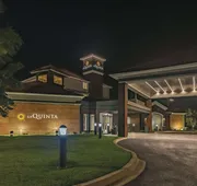 La Quinta Inn & Suites by Wyndham Oklahoma City Norman hotel detail image 3