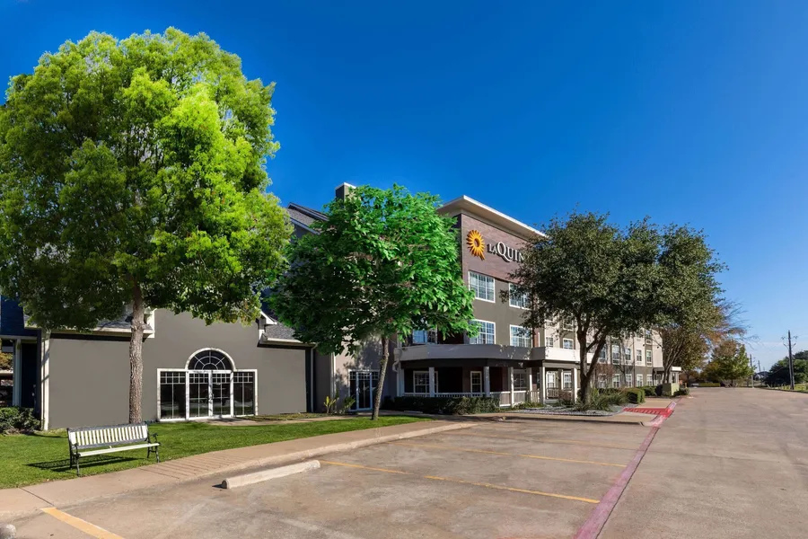 La Quinta Inn & Suites by Wyndham Rockwall hotel detail image 2
