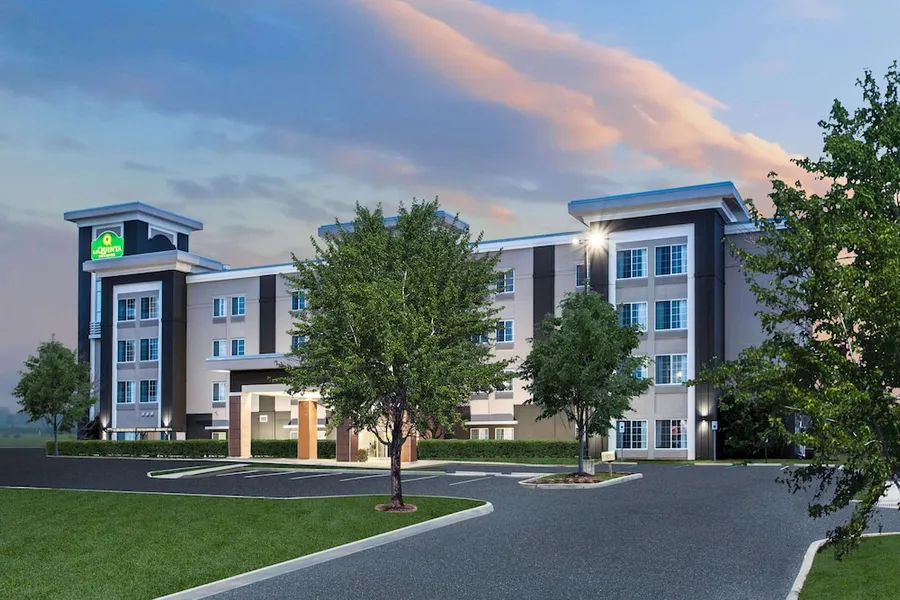 La Quinta Inn & Suites by Wyndham Columbus - Edinburgh hotel detail image 2