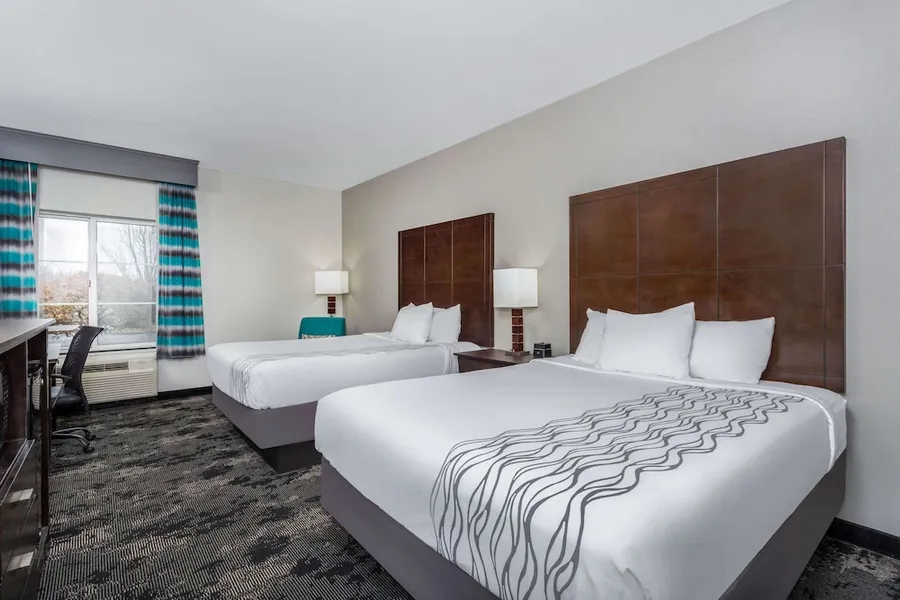 La Quinta Inn & Suites by Wyndham Columbus - Edinburgh hotel detail image 6