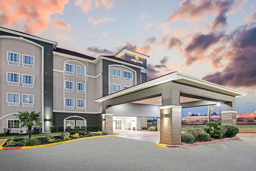 La Quinta Inn & Suites by Wyndham Paris hotel detail image 2