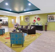 La Quinta Inn & Suites by Wyndham Paris hotel detail image 5