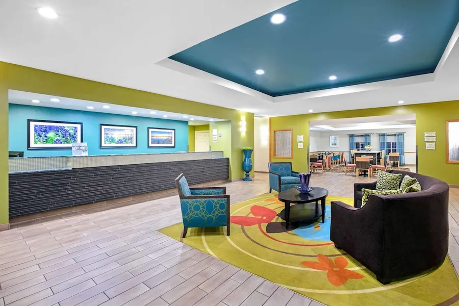 La Quinta Inn & Suites by Wyndham Paris hotel detail image 6
