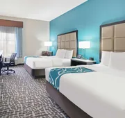 La Quinta Inn & Suites by Wyndham Paris hotel detail image 7