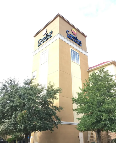 Comfort Inn & Suites Near Six Flags & Medical Center hotel detail image 2
