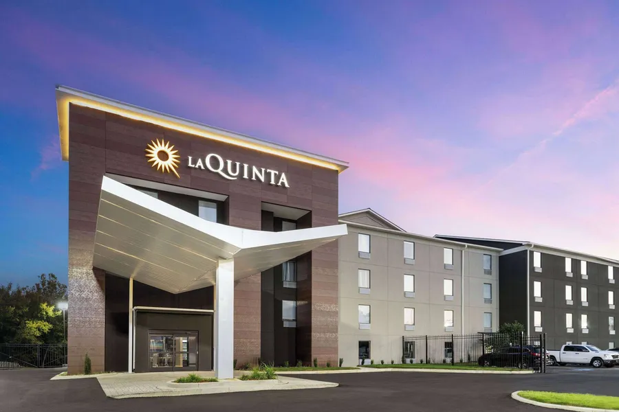 La Quinta Inn & Suites by Wyndham Memphis I-240 hotel detail image 2