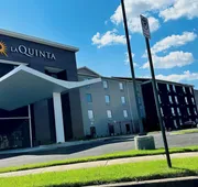 La Quinta Inn & Suites by Wyndham Memphis I-240 hotel detail image 3