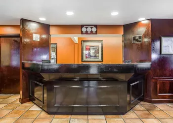 Econo Lodge Downtown hotel thumbnail 8