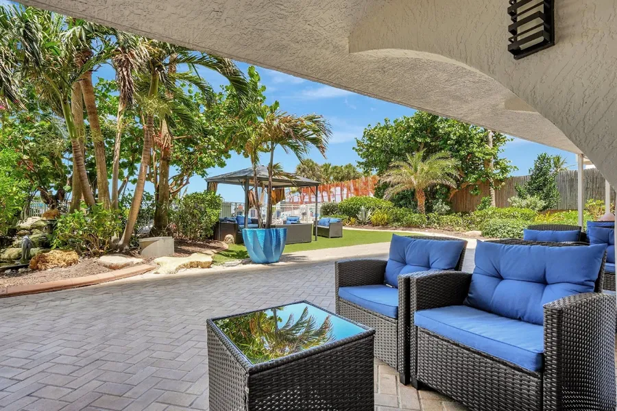 Ocean Manor Beach Hotel hotel detail image 6
