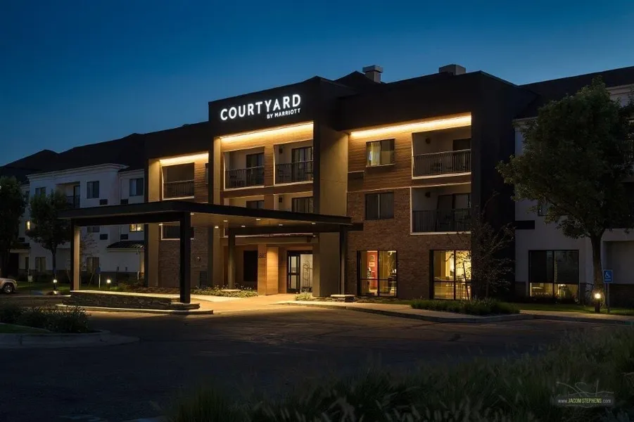 Courtyard by Marriott Layton hotel detail image 2