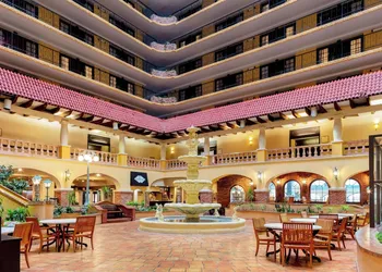 Embassy Suites by Hilton Kansas City Plaza hotel thumbnail 2