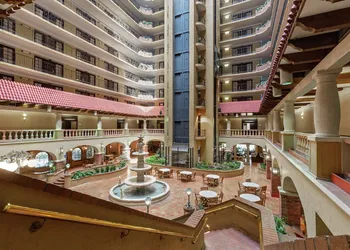 Embassy Suites by Hilton Kansas City Plaza hotel thumbnail 3