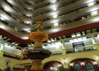 Embassy Suites by Hilton Kansas City Plaza hotel thumbnail 4
