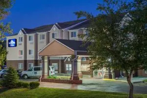 Microtel Inn & Suites By Wyndham Kansas City Airport hotel thumbnail 5