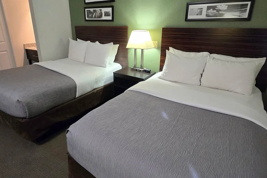 Quality Inn Kansas City International Airport hotel detail image 6
