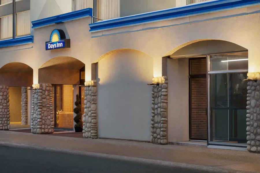 Days Inn by Wyndham Edmonton Downtown hotel detail image 2