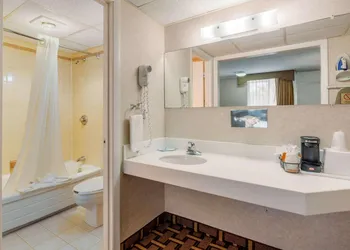 Rodeway Inn Mystic hotel thumbnail 4