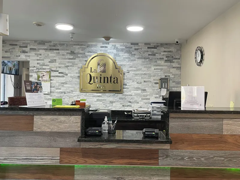 La Quinta Inn and Suites by Wyndham Cincinnati North hotel detail image 6