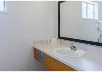 Motel 6 Troy hotel thumbnail 2