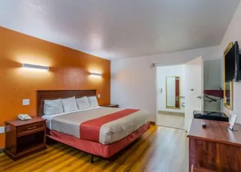 Motel 6 Troy hotel thumbnail 5