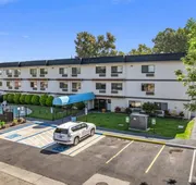 Days Inn by Wyndham Woodland hotel detail image 7