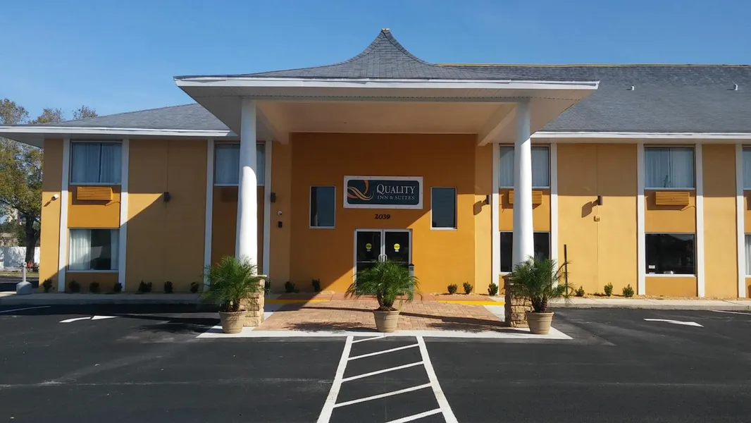 Quality Inn & Suites Heritage Park hotel detail image 2